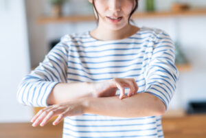 インプラントは金属アレルギーがあってもできる？注意点と安全に治療を受ける方法